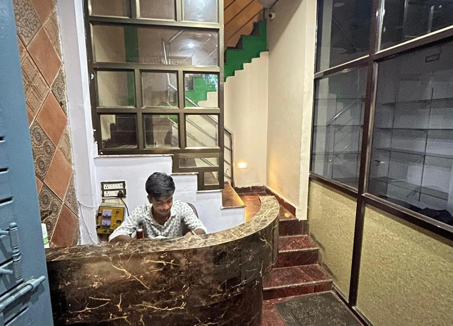 ורנאסי Raghuvanshi Home Stay 0*,